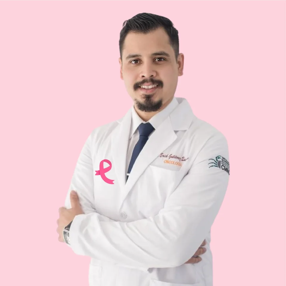 Dr. Erick Gutiérrez en campaña de concientización sobre cáncer de mama